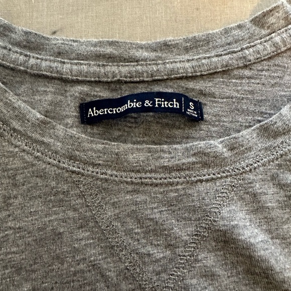 Abercrombie and Fitch Long Sleeve Grey Shirt Size Small - Picture 4 of 5
